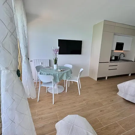 Casa Sud Menton - Bord De Mer - Vue Mer Panoramique Plage Promenade En Bas - Terrasse - Wifi - Appt Entierement Renove Apartment Menton